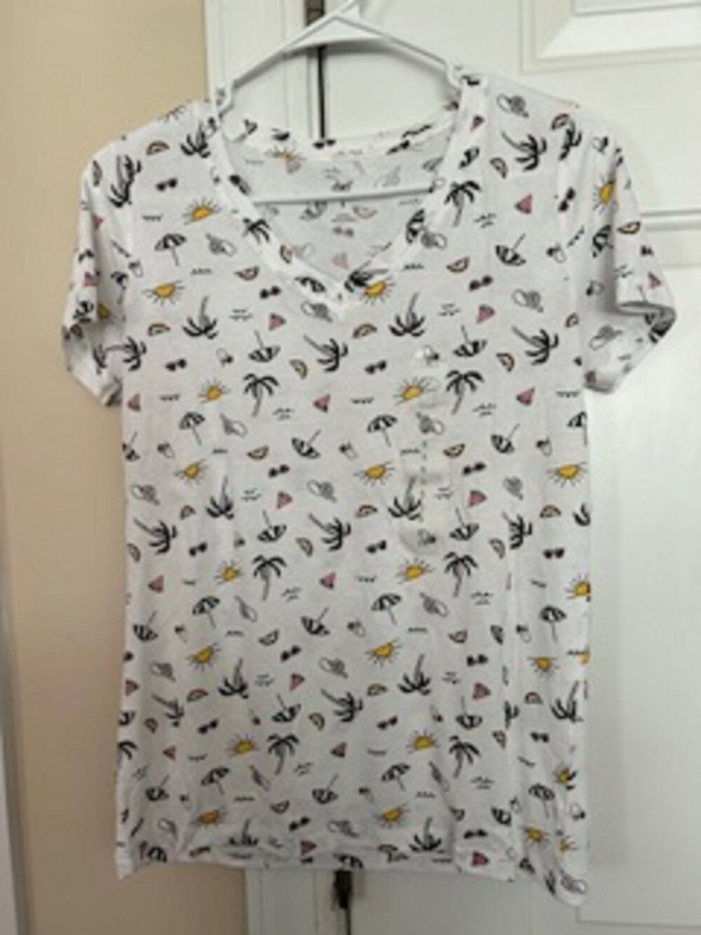 Women's Short Sleeve Shirt Brand: dip Size Small Multicolor V-Neck Lightweight